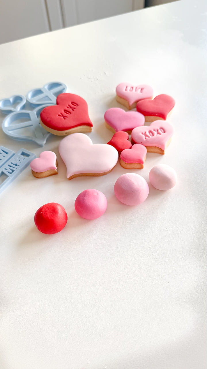 Valentine’s Lots of Love Biscuit Baking & Decorating Kit Additional 9