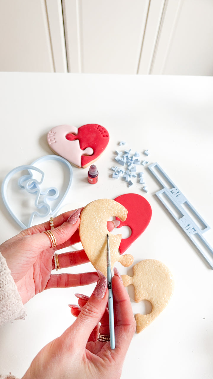 Valentine’s Heart Puzzle Biscuit Baking & Decorating Kit Additional 9